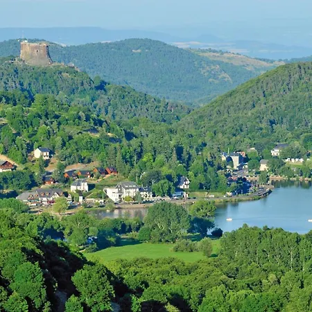 Au Coeur Des Volcans D Auvergne - *