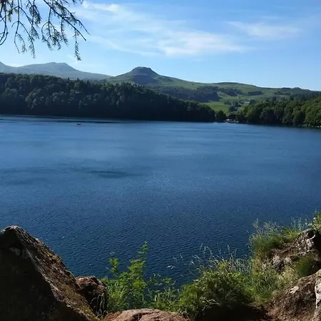 Au Coeur Des Volcans D Auvergne - Apartment Murol